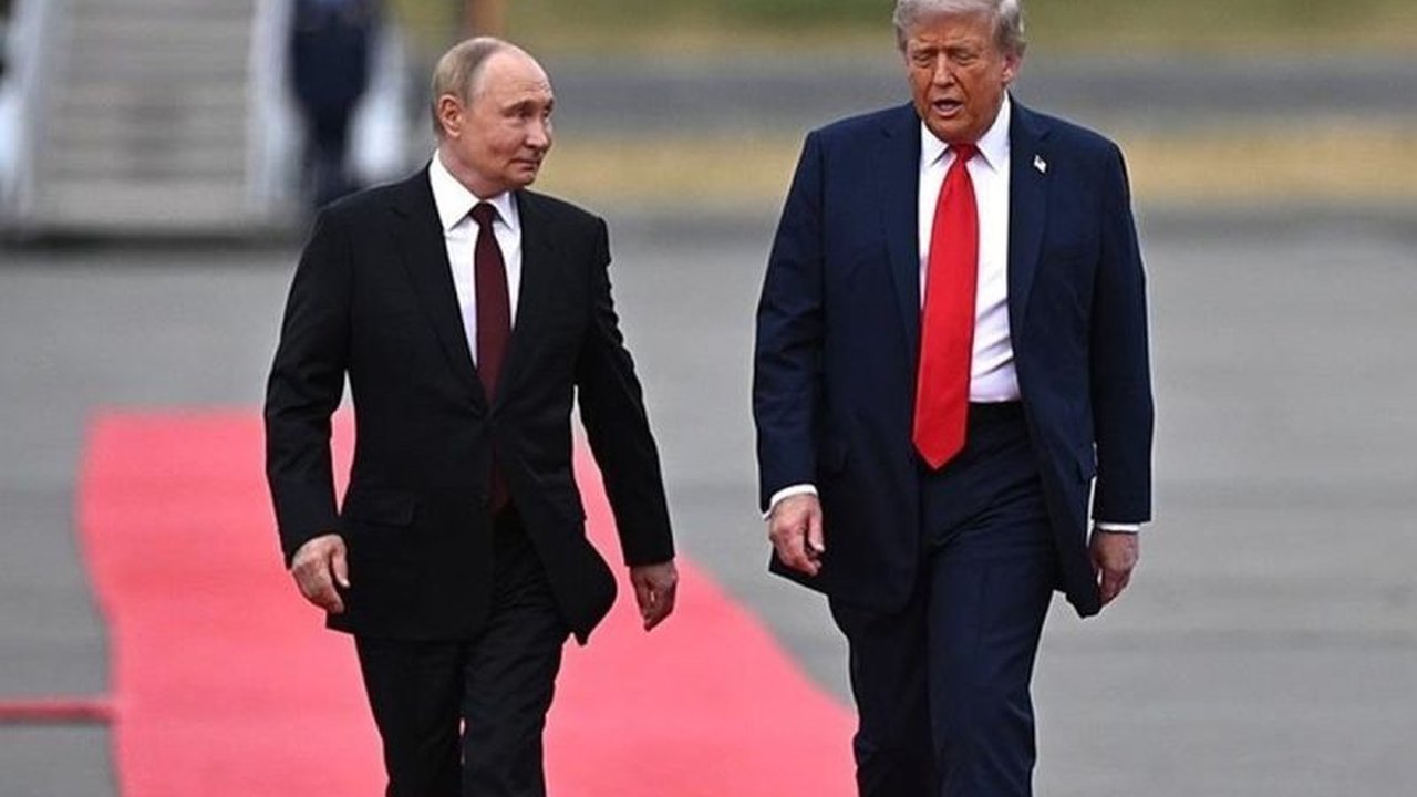 Pertemuan puncak Donald Trump dan Vladimir Putin di Alaska memicu beragam tanggapan pemimpin Eropa, dari optimisme hingga seruan langkah konkret. Apa dampaknya bagi stabilitas global?