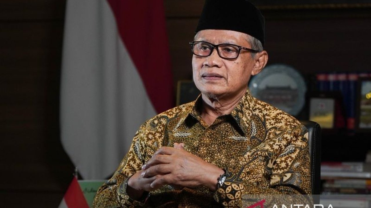 Ketua Umum PP Muhammadiyah Haedar Nashir mengapresiasi Kebijakan Prabowo Bangun SDM berkualitas, menekankan pentingnya komitmen politik untuk rakyat kecil demi Indonesia maju.