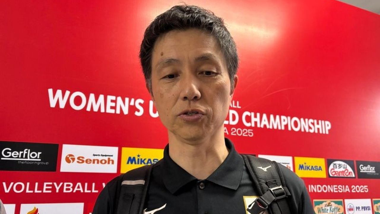 Pelatih Timnas Voli Putri Jepang U-21, Hiroyuki Yamaguchi, mengungkapkan strategi unik timnya yang tidak mengandalkan spesialisasi posisi, membawa mereka ke final Kejuaraan Dunia.