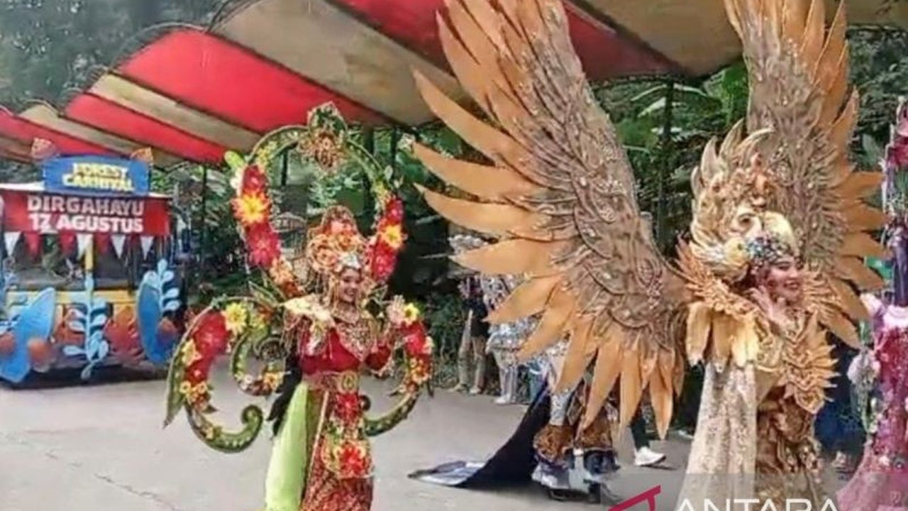 Taman Safari Bogor meriahkan HUT ke-80 RI dengan 'The Forest Carnival', parade edukatif yang memadukan hiburan dan upaya konservasi satwa langka. Jangan lewatkan!
