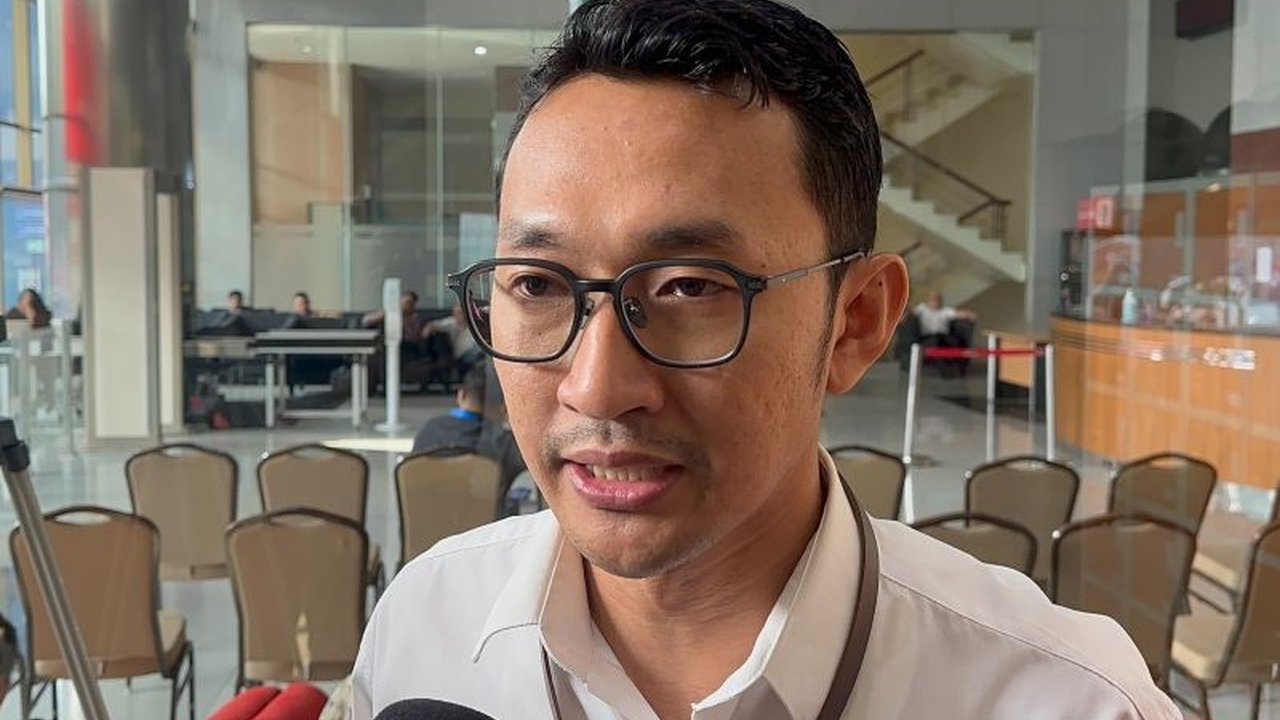 KPK mengonfirmasi Bupati Pati, Sudewo, diduga menerima dana terkait Kasus Suap DJKA proyek kereta api. Akankah ia dipanggil sebagai saksi?