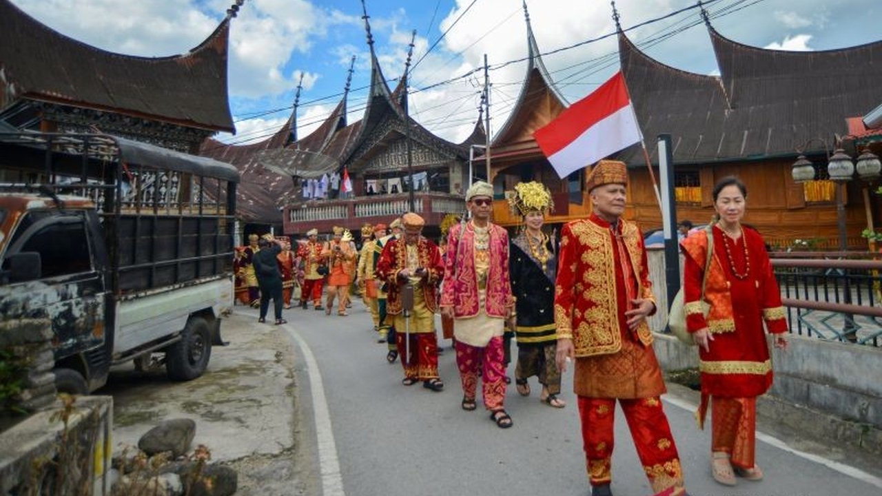 Rombongan Minangkabau Memanggil 'Taragak Pulang' terkesima dengan keindahan dan keunikan Kawasan Seribu Rumah Gadang di Solok Selatan, Sumatera Barat, dalam rangkaian HUT ke-80 RI.