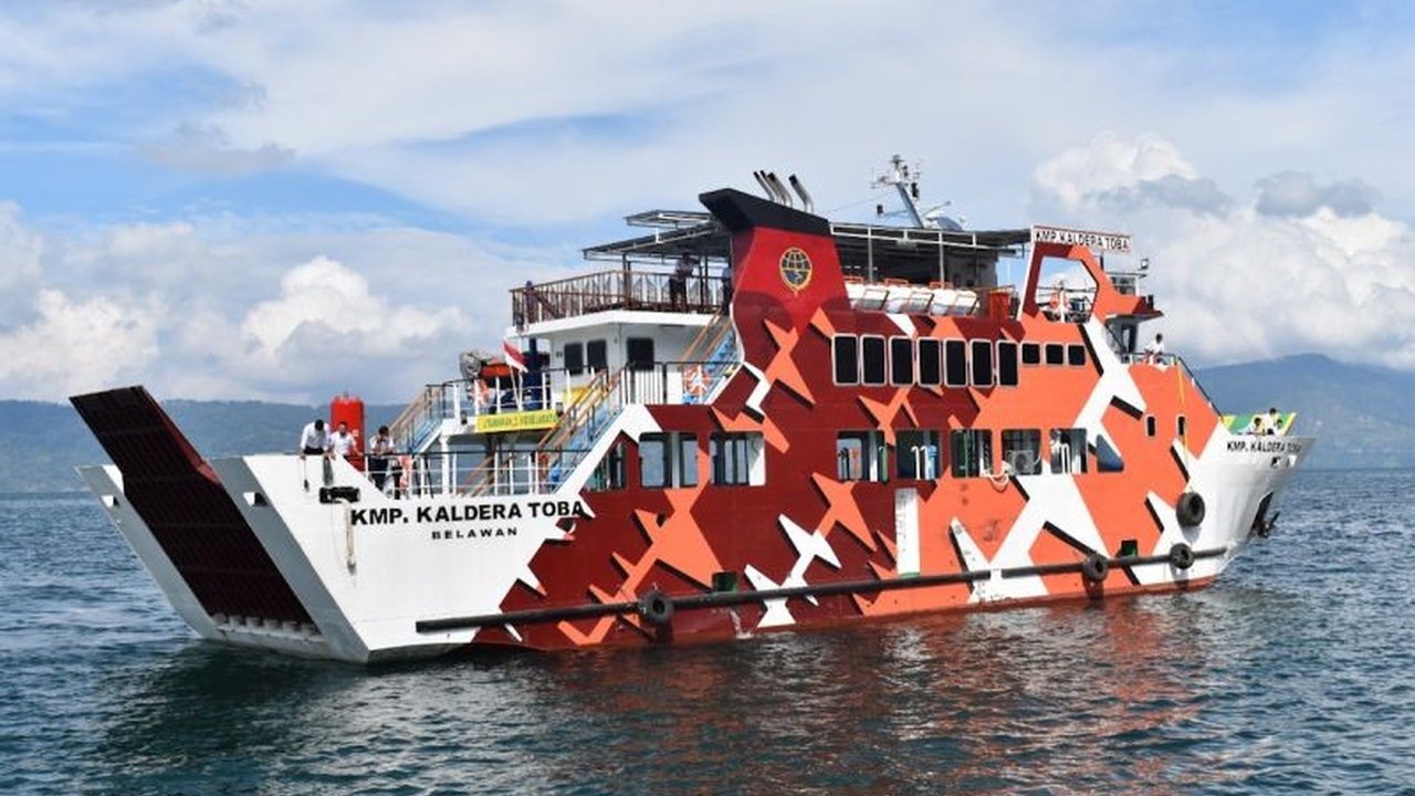 ASDP tingkatkan layanan penyeberangan untuk Aquabike Danau Toba 2025, antisipasi lonjakan pengunjung di ajang olahraga air internasional ini. Siapkah Danau Toba?