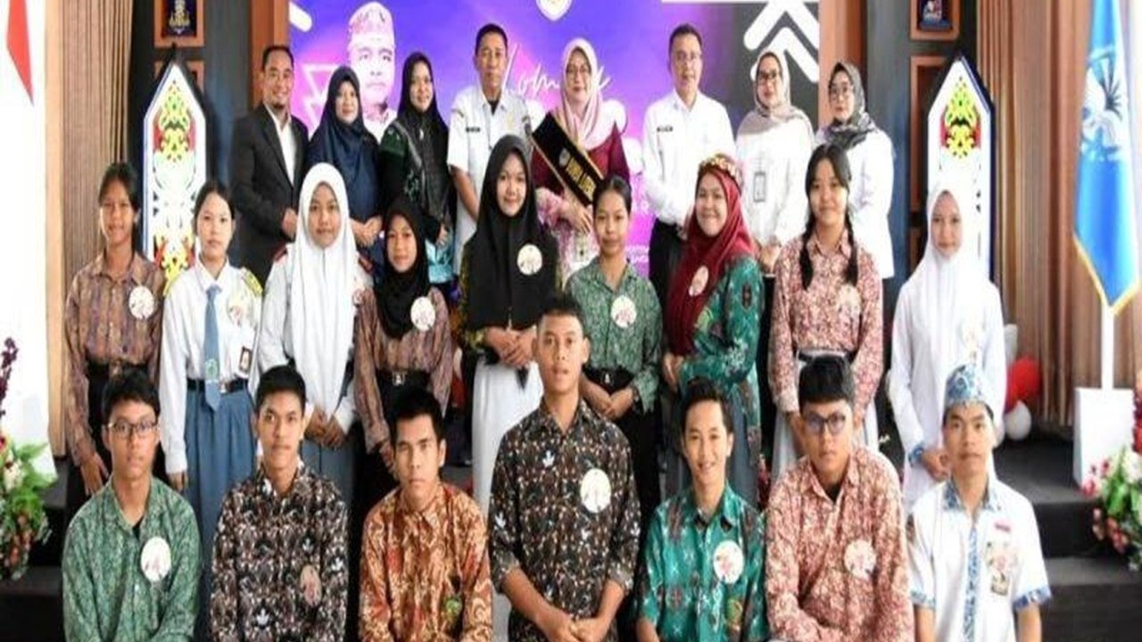 Pemerintah Kabupaten Barito Utara serius tingkatkan Kemampuan Bahasa Inggris Pelajar melalui lomba pidato. Ingin tahu bagaimana ini mempersiapkan mereka menghadapi masa depan?