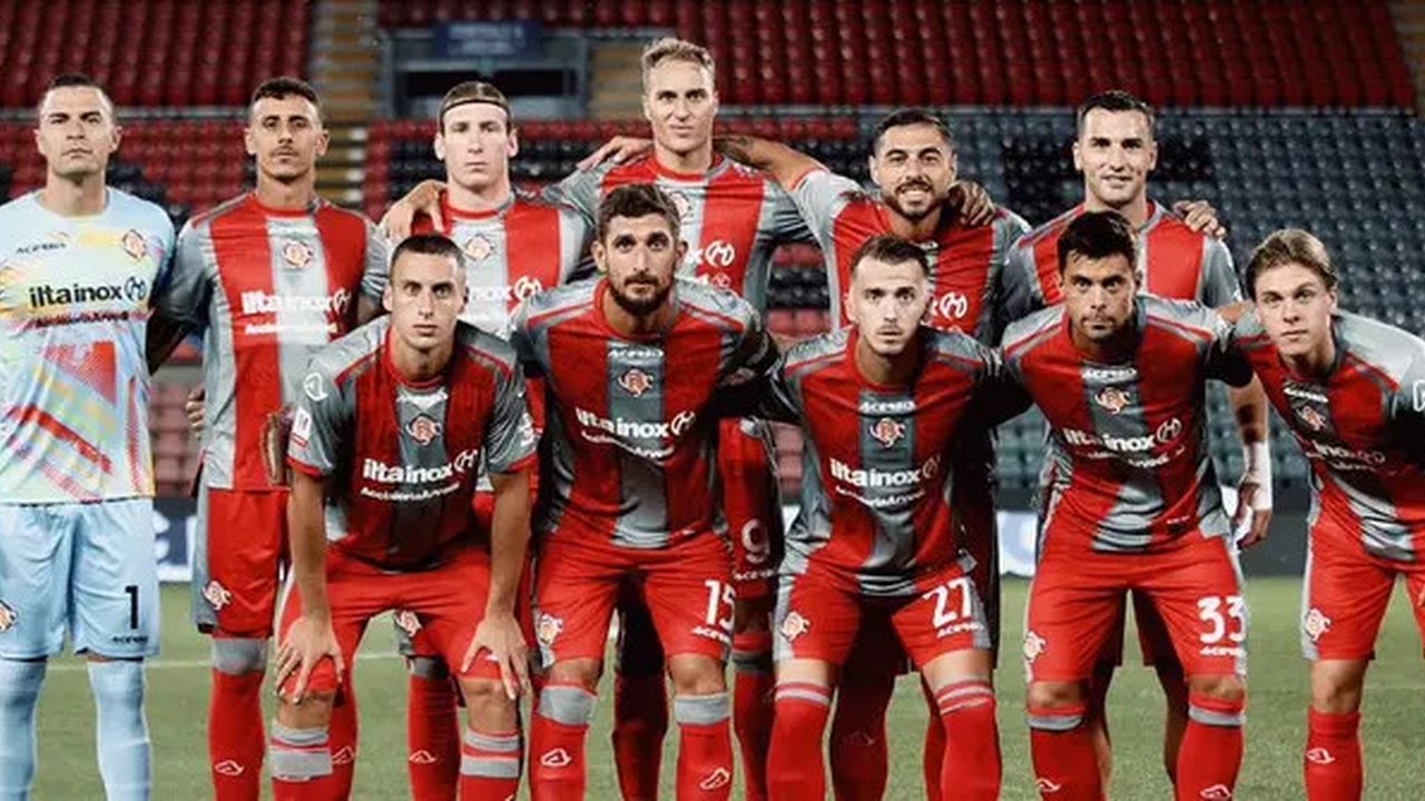 Kiper Timnas Indonesia, Emil Audero, bersama Cremonese dalam laga babak pertama Coppa Italia 2025/2026. (X/Cremonese)