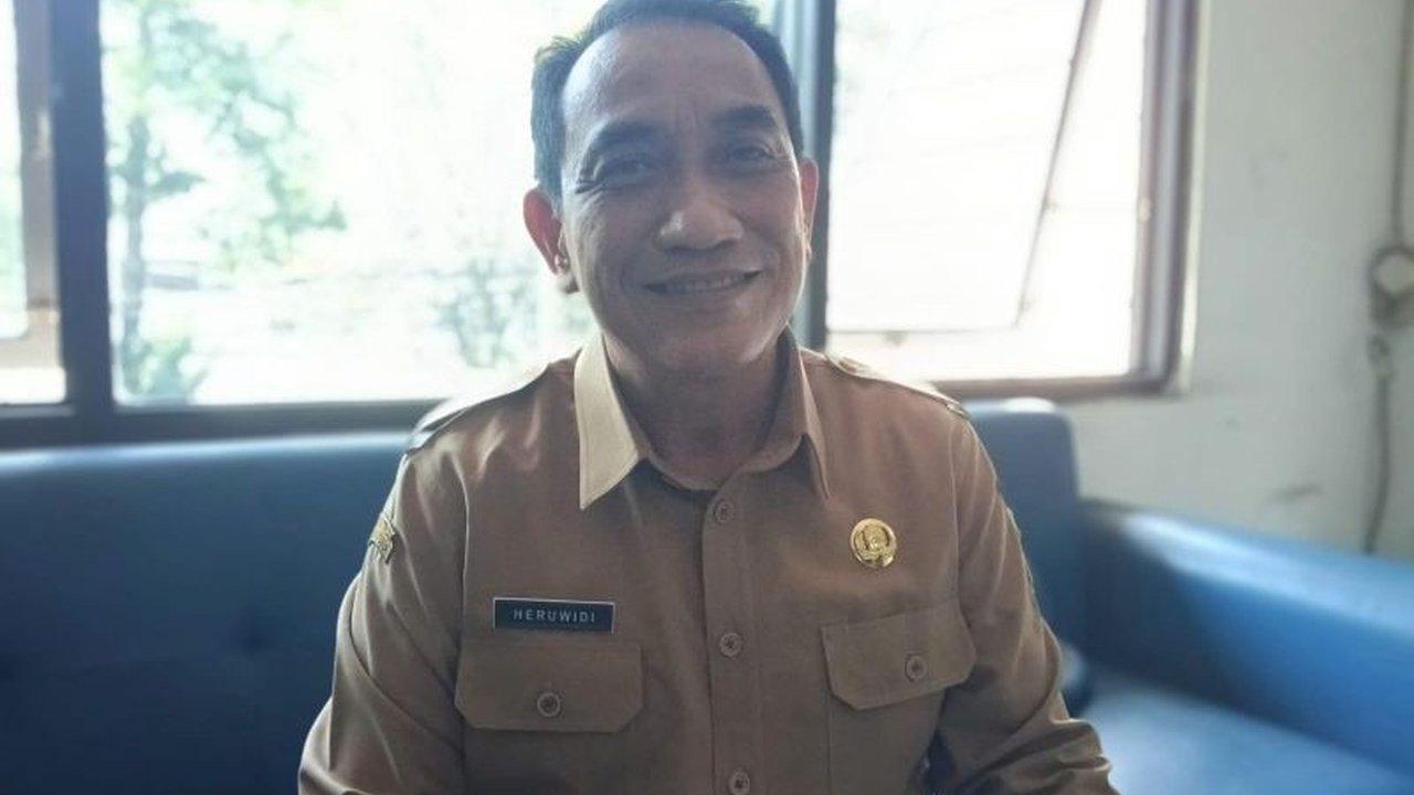 BPKAD Lamongan memastikan keuangan daerah Lamongan tetap stabil di tengah tantangan ekonomi. Simak strategi pengelolaan anggaran yang menempatkan Lamongan di posisi 14 nasional!