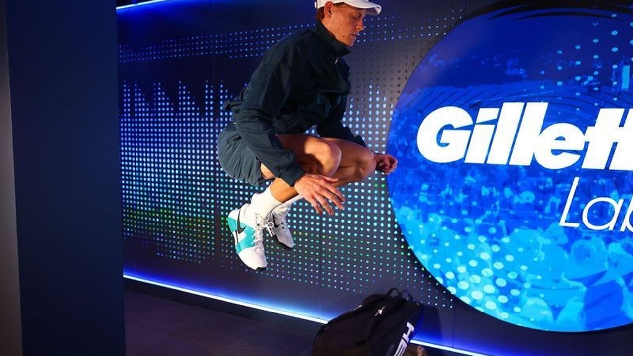 Jannik Sinner memulai kampanye Cincinnati Open dengan kemenangan tercepatnya musim ini, menunjukkan performa impresif usai Wimbledon. Akankah ia pertahankan gelar?