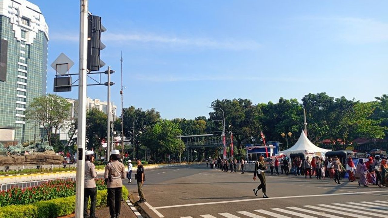 Penutupan arus lalu lintas di kawasan Patung Kuda Jakarta Pusat dilakukan jelang HUT RI ke-80. Ketahui rekayasa lalu lintas dan jalur alternatifnya agar tidak terjebak!