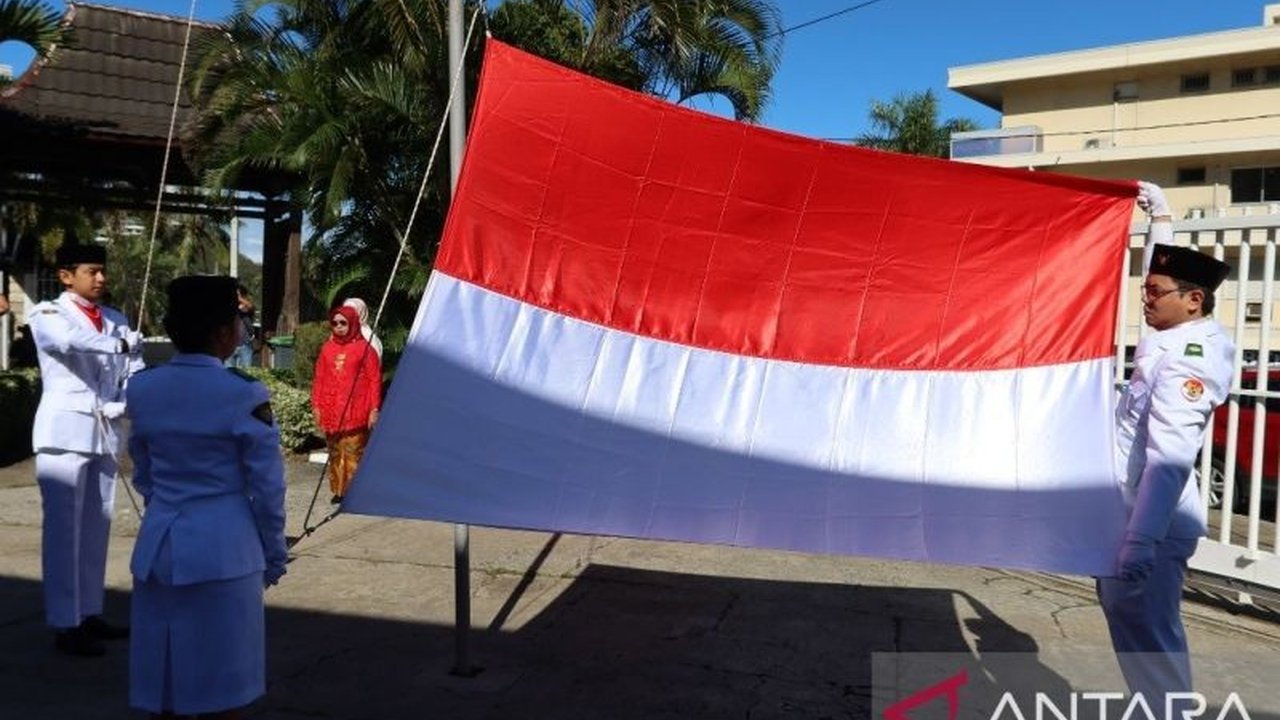 KJRI Noumea merayakan HUT RI ke-80 dengan penuh khidmat, mengenang perjuangan pendiri bangsa, dan menampilkan tarian daerah. Simak kemeriahan diaspora Indonesia di Kaledonia Baru!