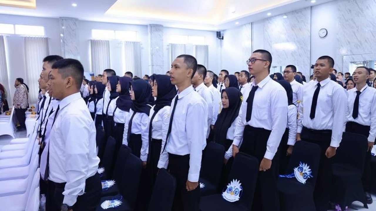 Kementerian Ketenagakerjaan berkomitmen memperluas kuota dan akreditasi Polteknaker menyusul tingginya minat pendaftar. Simak strategi kampus vokasi ini dalam menghadapi persaingan ketat!