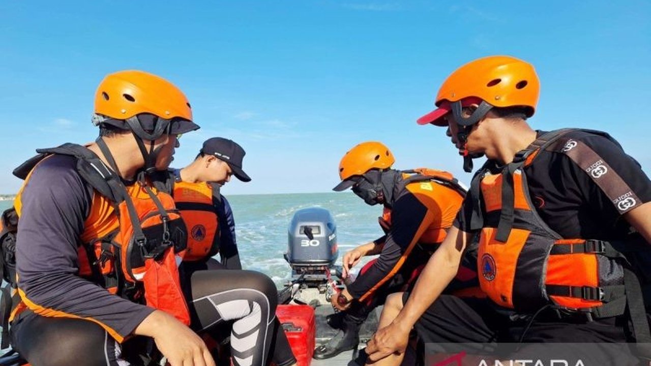 Drama pencarian seorang nelayan hilang di Sampang berakhir setelah korban ditemukan di Perairan Noreh. Bagaimana tim gabungan berhasil menemukannya?