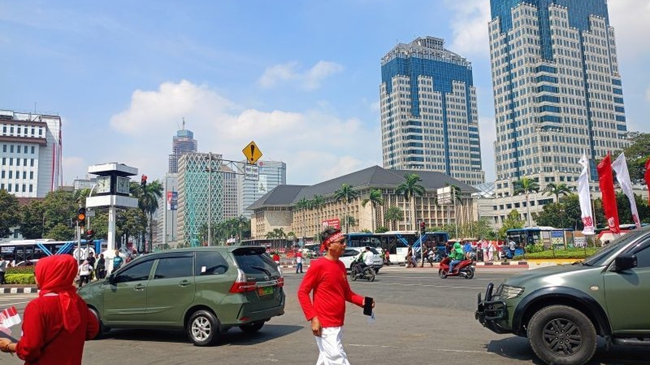 Arus Lalu Lintas Patung Kuda Jakarta Pusat kembali normal setelah ditutup sementara untuk Kirab Bendera Merah Putih HUT ke-80 RI. Bagaimana proses pembukaannya?