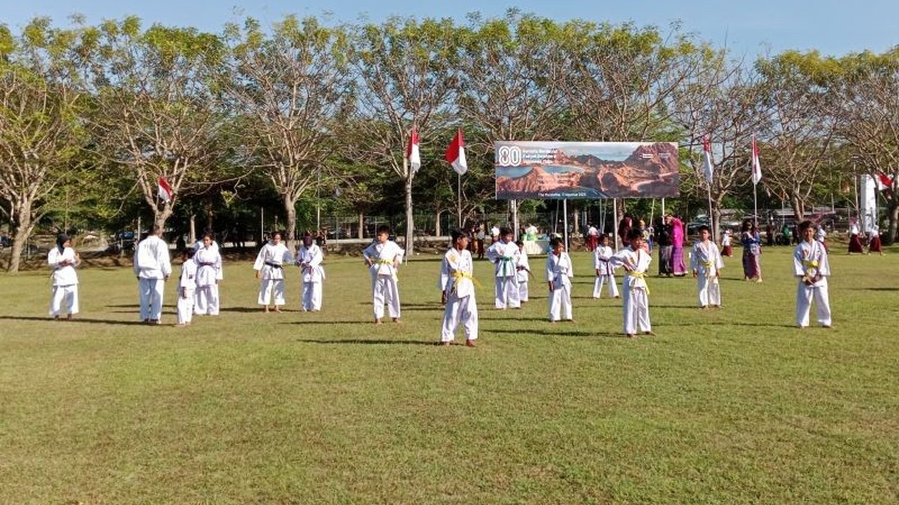 Relawan Bakti BUMN merayakan HUT ke-80 RI di Mandalika, NTB, bersama warga. Apa saja kegiatan yang mereka lakukan untuk mempererat persatuan dan memajukan daerah?