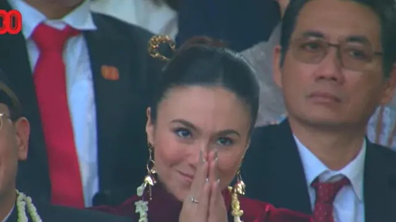 Wulan Guritno di upacara peringatan HUT ke-80 RI. (dok. Screenshoot Youtube Sekretariat Presiden)
