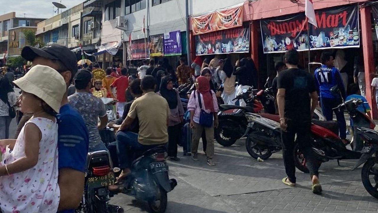 Wali Kota Amsakar Achmad menyoroti pentingnya pemerataan pembangunan infrastruktur Batam hingga pulau kecil, termasuk rencana kelistrikan, di momen HUT RI ke-80. Simak selengkapnya!