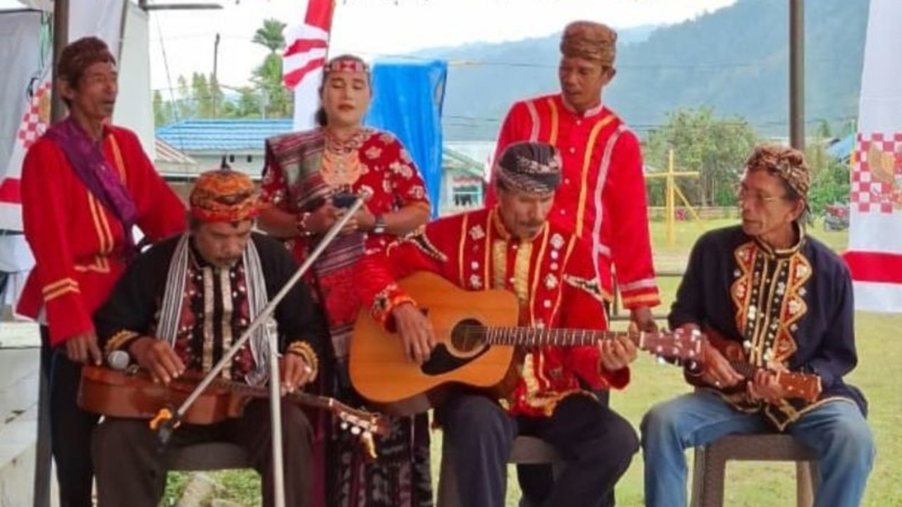 Pemerintah Kabupaten Sigi aktif mendorong pengembangan seni budaya Kulawi sebagai wujud nyata kekayaan daerah. Simak bagaimana inisiatif ini mempererat persatuan dan menumbuhkan cinta tanah air.