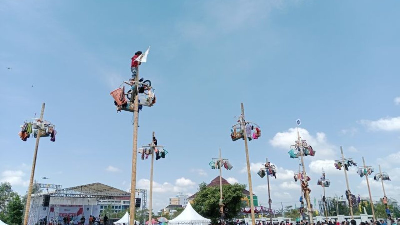 Pemerintah Kabupaten Lombok Tengah menggelar 'Begawe Pituk Olas' atau Pesta Rakyat Lombok Tengah untuk memeriahkan HUT ke-80 Kemerdekaan RI dengan berbagai hiburan dan kuliner gratis.