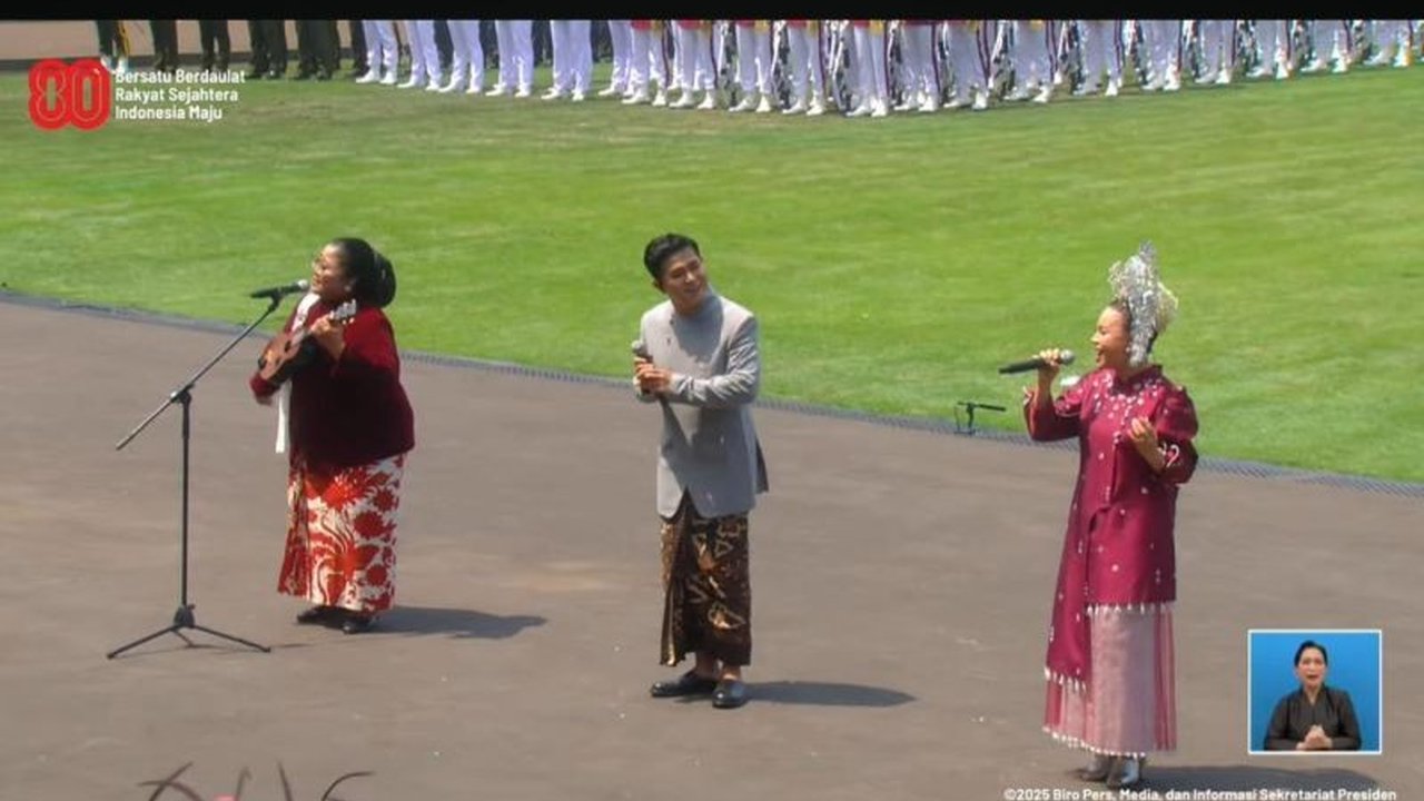 Lagu 'Berkibarlah Bendera Negeriku' sukses memukau Istana Merdeka pada HUT RI ke-80. Simak kisah perjuangan di baliknya dan penampilan memukau para penyanyi.