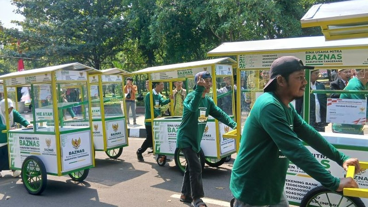 Pemkab Tangerang bersama Baznas menyalurkan 80 gerobak dan modal Rp1 juta sebagai Bantuan UMKM Tangerang, wujud syukur HUT RI ke-80. Simak dampaknya bagi ekonomi lokal!