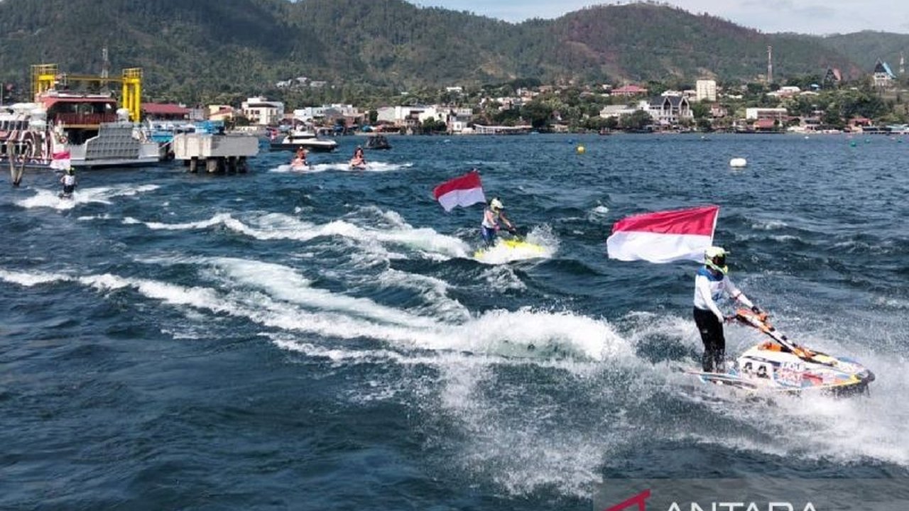 Pembalap Aquabike World Championship 2025 meriahkan HUT ke-80 RI dengan parade bendera spektakuler di Danau Toba, menarik perhatian publik dan menandai momen bersejarah.