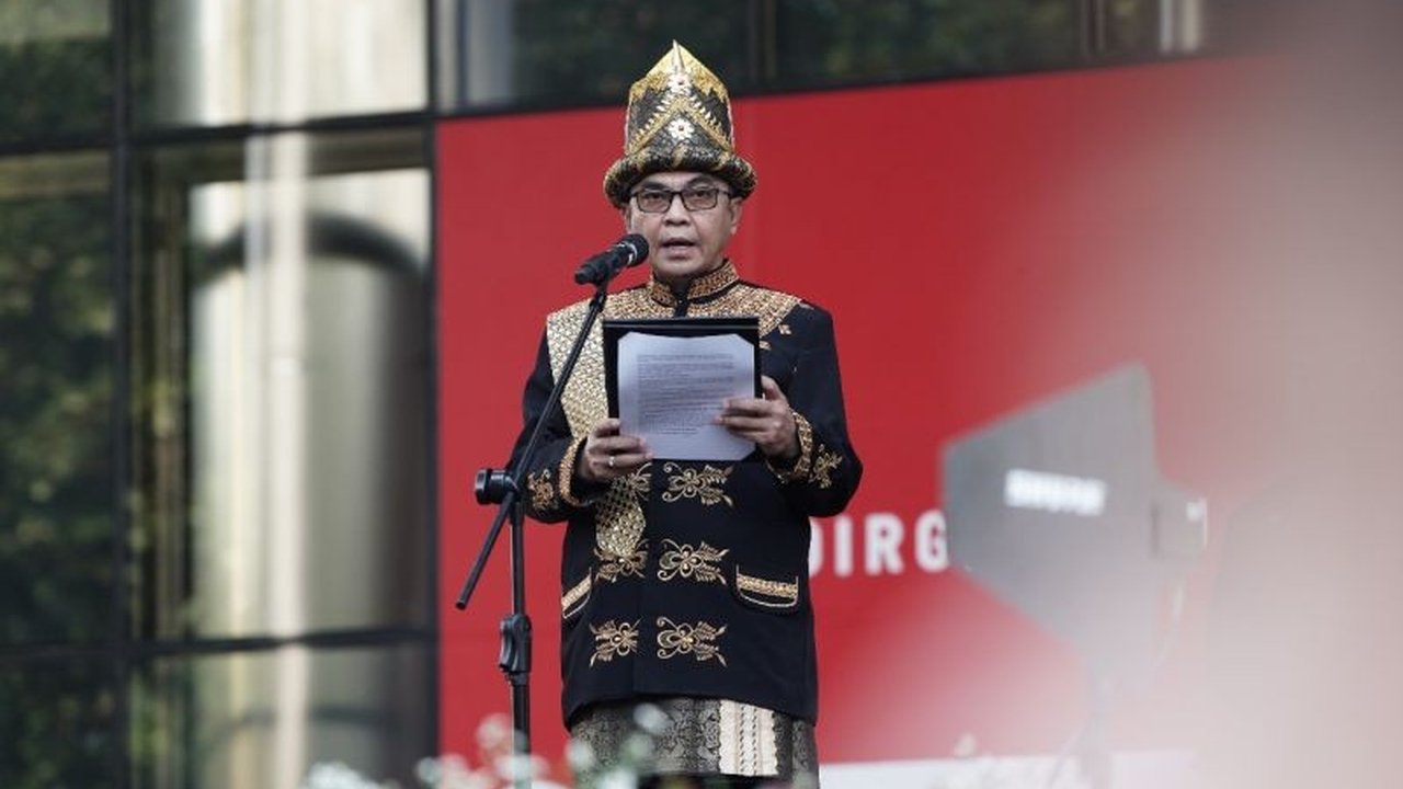 Komisi Pemberantasan Korupsi (KPK) terus mendalami kasus dugaan korupsi haji dengan menelusuri rekening. Berapa kerugian negara dan siapa saja yang terjerat?