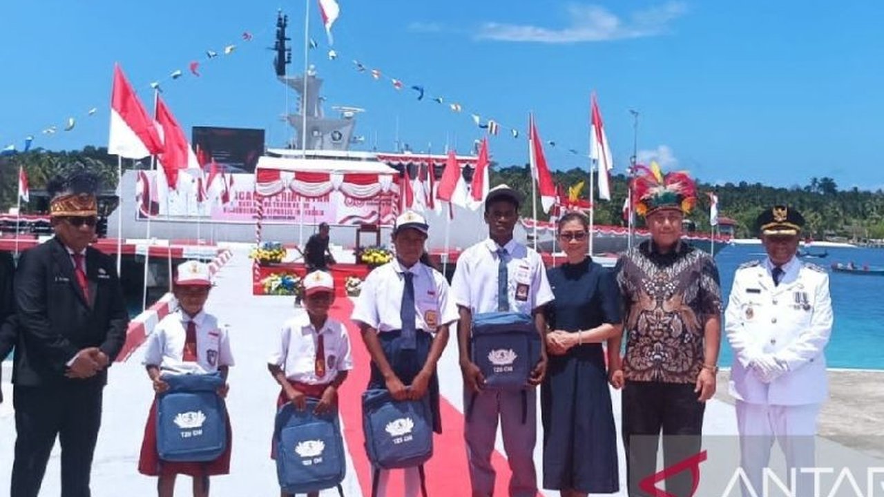 Pemerintah Kabupaten Biak Numfor bersama Buddha Tzu Chi menyalurkan 520 paket peralatan sekolah Biak di Pulau Bromsi. Bantuan ini diharapkan tingkatkan semangat belajar siswa. Simak detailnya!