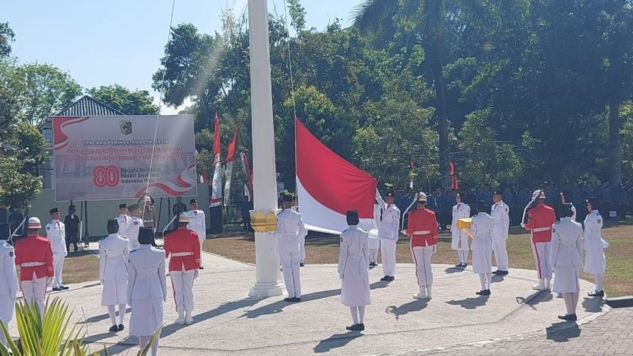 Ratusan warga binaan Lapas Kelas IIB Selong Lombok menerima remisi Dasawarsa dan remisi umum. Simak bagaimana remisi Dasawarsa ini diberikan dan dampaknya bagi mereka.