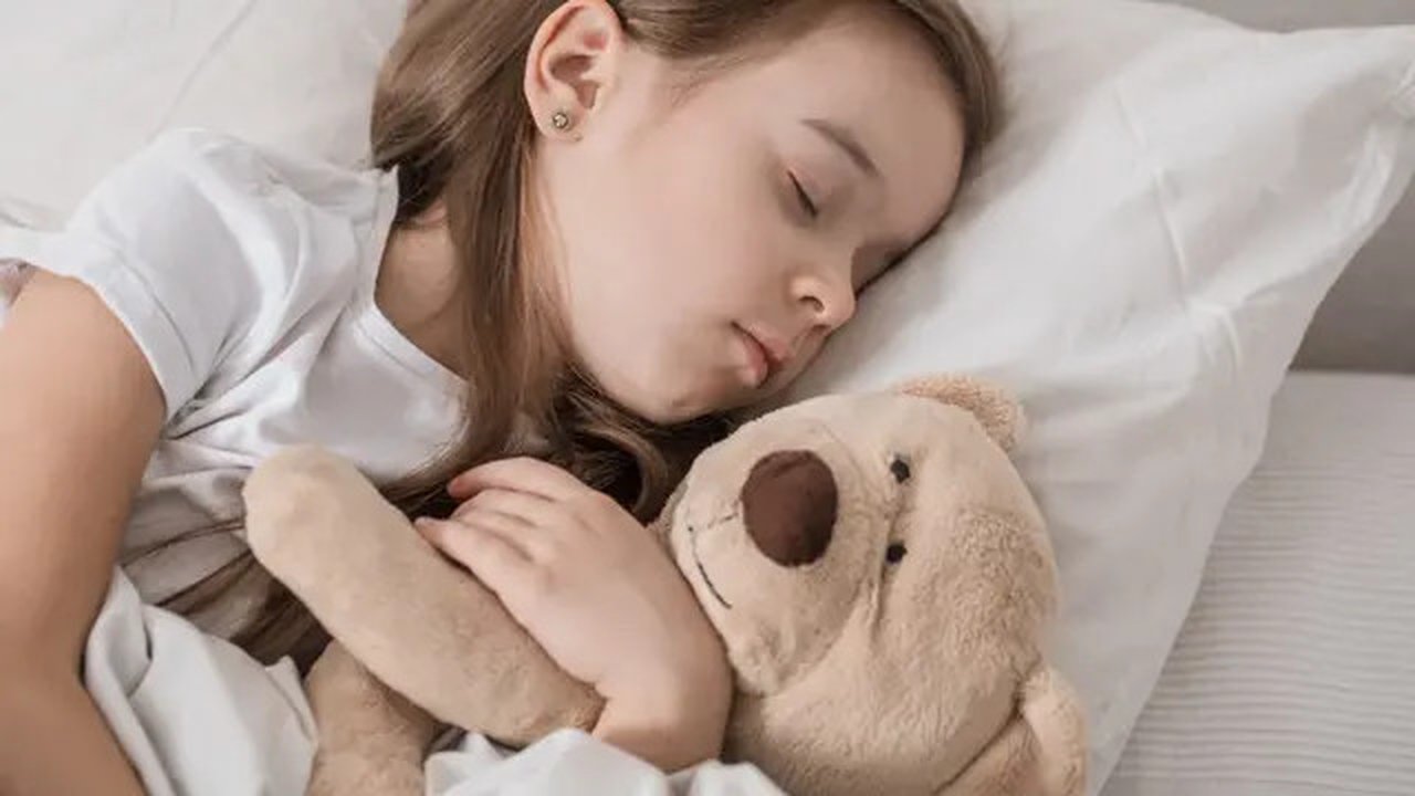 Membiasakan waktu tidur anak (Foto: Freepik.com)