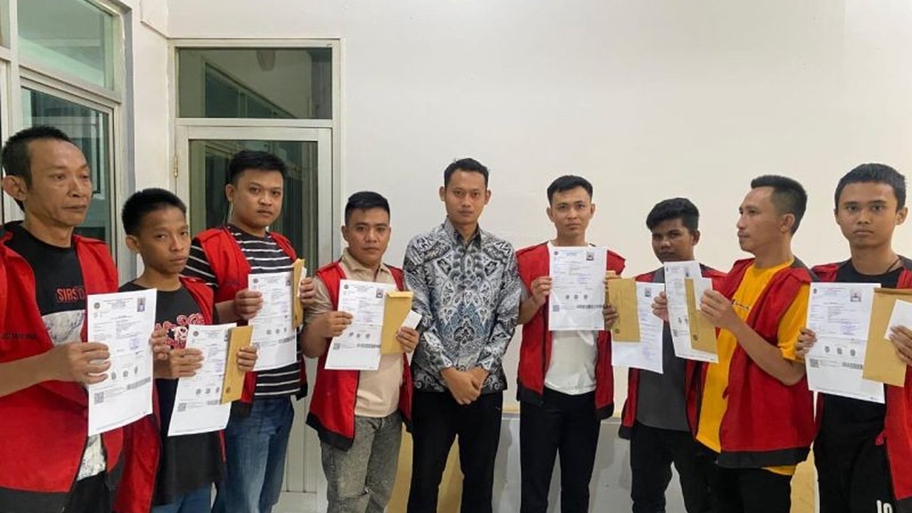 Rutan Serang memberikan remisi HUT RI ke-80 kepada 265 warga binaan, dengan 8 di antaranya langsung bebas. Penasaran syarat dan kisah haru di baliknya?