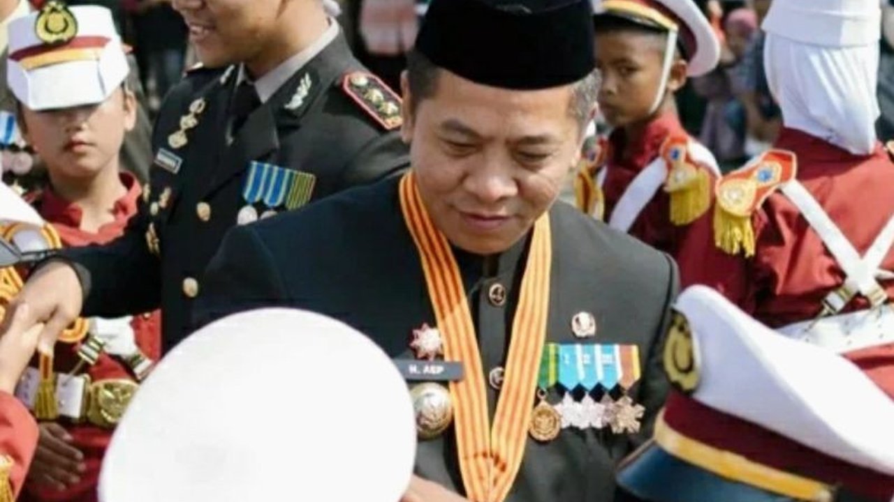 Bupati Karawang tegaskan komitmen menjaga identitas Lumbung Padi Karawang di tengah kemajuan industri. Bagaimana daerah ini menyeimbangkan tradisi dan modernisasi?