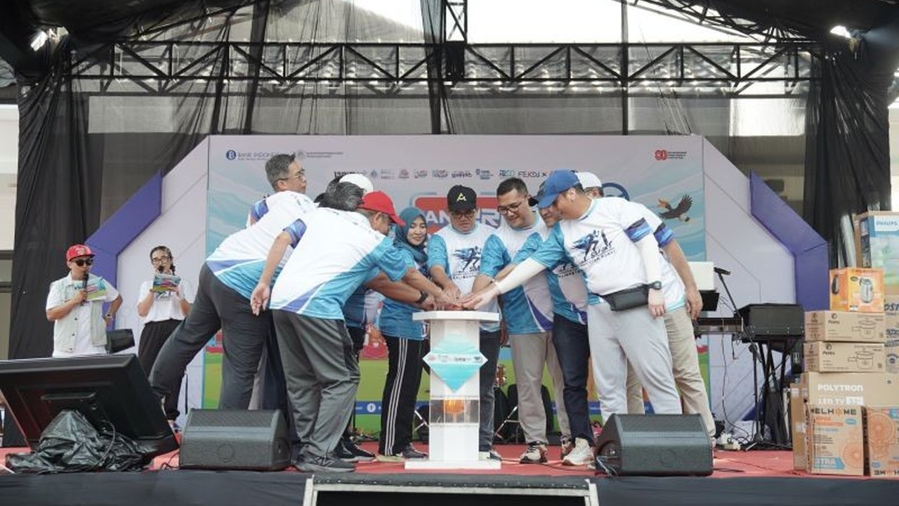 Bank Indonesia Kalimantan Barat (BI Kalbar) resmi meluncurkan QRIS Tap Damri, inovasi pembayaran digital terbaru untuk bus Damri. Dapatkan promo menarik dan rasakan kemudahan bertransaksi!