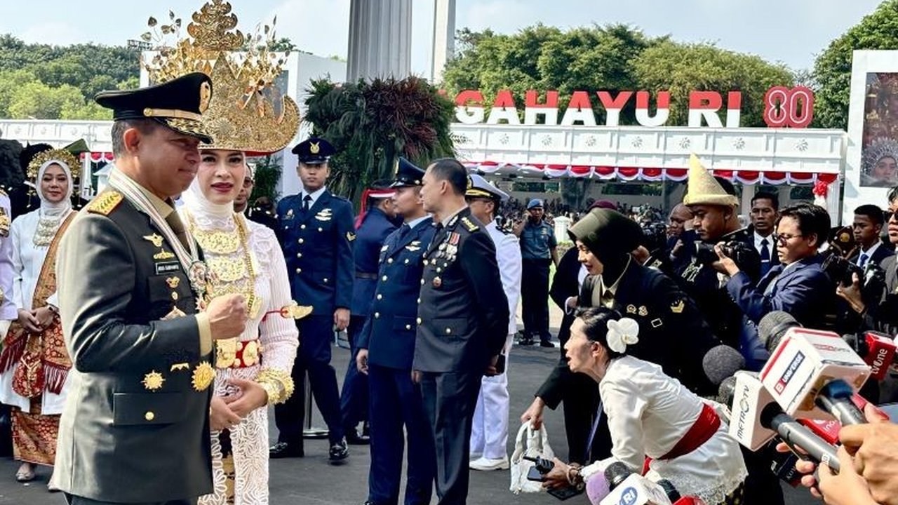 Panglima TNI Jenderal Agus Subiyanto melayangkan pujian setinggi langit untuk aksi Paskibraka HUT RI ke-80 di Istana Merdeka, mengungkap fakta menarik tentang sang istri yang merupakan purna Paskibraka.