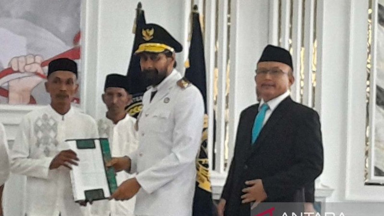 Ribuan narapidana di Aceh mendapatkan remisi umum HUT Kemerdekaan RI, bahkan puluhan di antaranya langsung bebas. Simak detail Remisi Narapidana Aceh ini yang menarik perhatian publik.