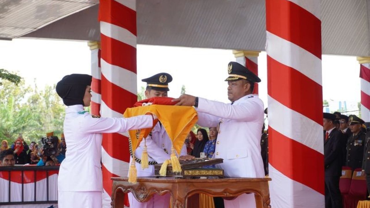 Dalam peringatan HUT RI ke-80, Bupati Luwu Patahudding serahkan bantuan bibit senilai Rp4,1 miliar, menegaskan komitmen Pemkab Luwu terhadap sektor pertanian dan lingkungan.