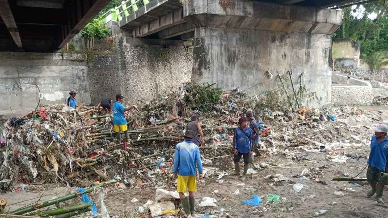 Dinas PUPR Mataram mengalokasikan Rp1,5 miliar untuk Perbaikan Infrastruktur Mataram pasca-banjir 6 Juli 2025. Simak detail prioritas perbaikan!