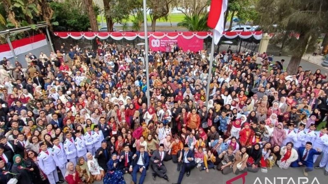 Perayaan HUT ke-80 RI di Melbourne menarik perhatian ribuan undangan, termasuk pengibaran bendera oleh Paskibra di Federation Square dan penampilan pelajar asing. Simak kemeriahannya!