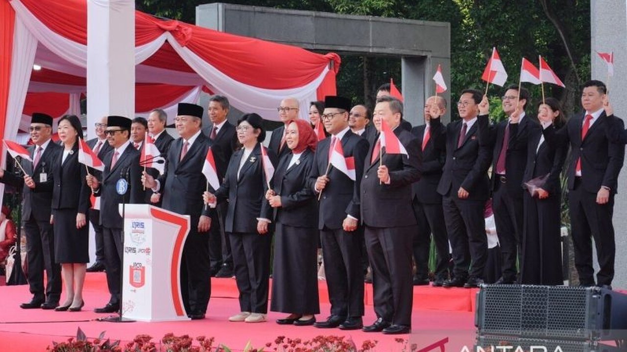 Bank Indonesia dan People's Bank of China memulai uji coba interkoneksi layanan QRIS dengan China, sebuah langkah strategis untuk memfasilitasi perdagangan dan pariwisata kedua negara.