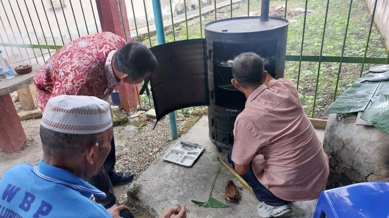 Rutan Lubuk Sikaping bersinergi dengan penyuluh perikanan melatih WBP mengolah ikan nila menjadi produk ikan salai berkualitas, membuka peluang kemandirian ekonomi.