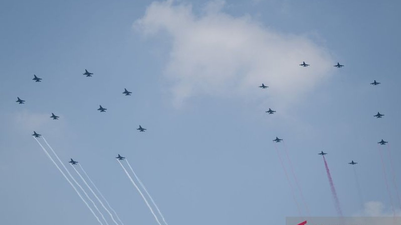 Saksikan kemegahan Atraksi Pesawat Tempur HUT RI ke-80 yang memukau di langit Jakarta, membentuk formasi angka 80 dan menyapa Presiden Prabowo Subianto. Ada apa lagi?