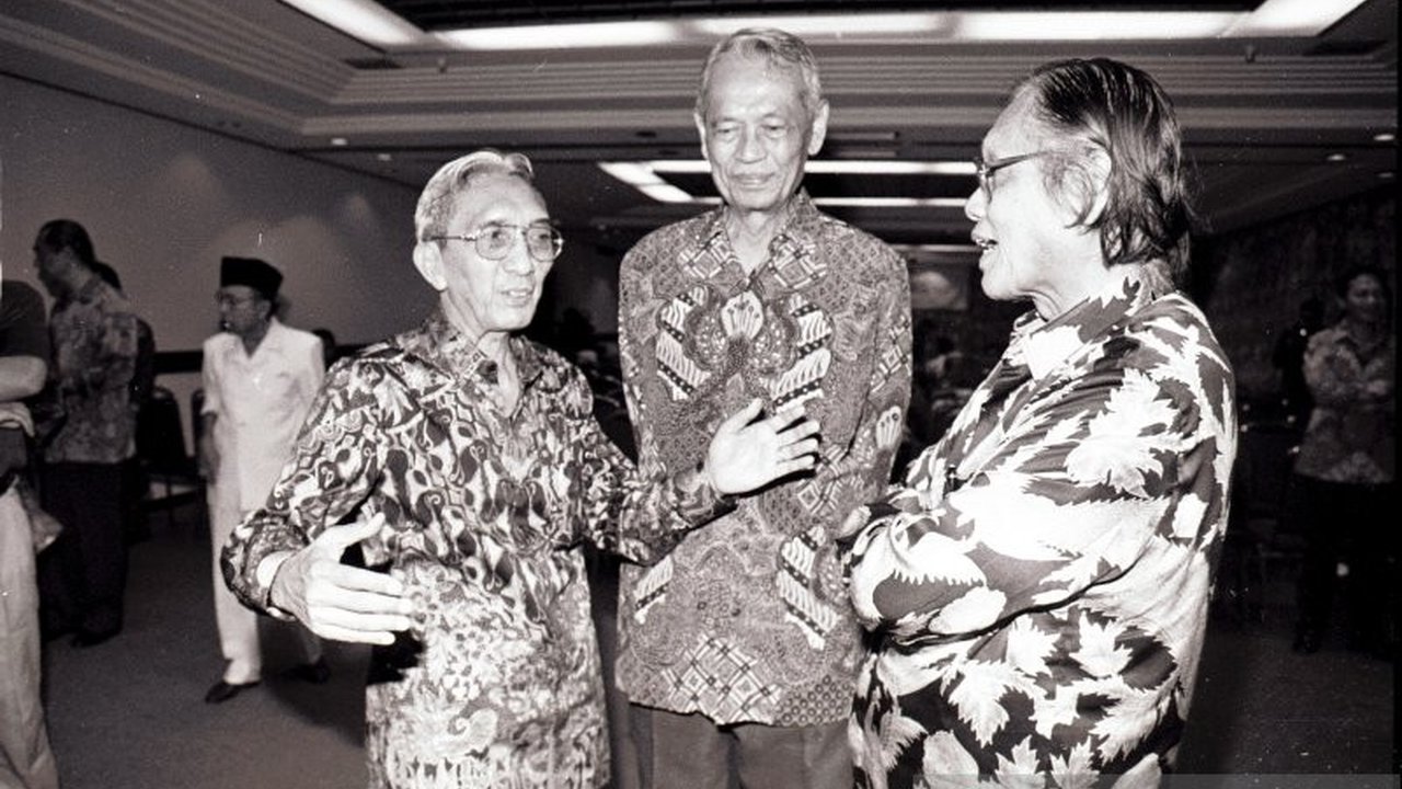 Pandangan kritis Mochtar Lubis dalam 'Manusia Indonesia' tahun 1977 masih relevan. Mengapa sifat-sifat bangsa Indonesia yang diungkapnya tetap menjadi sorotan hingga kini?