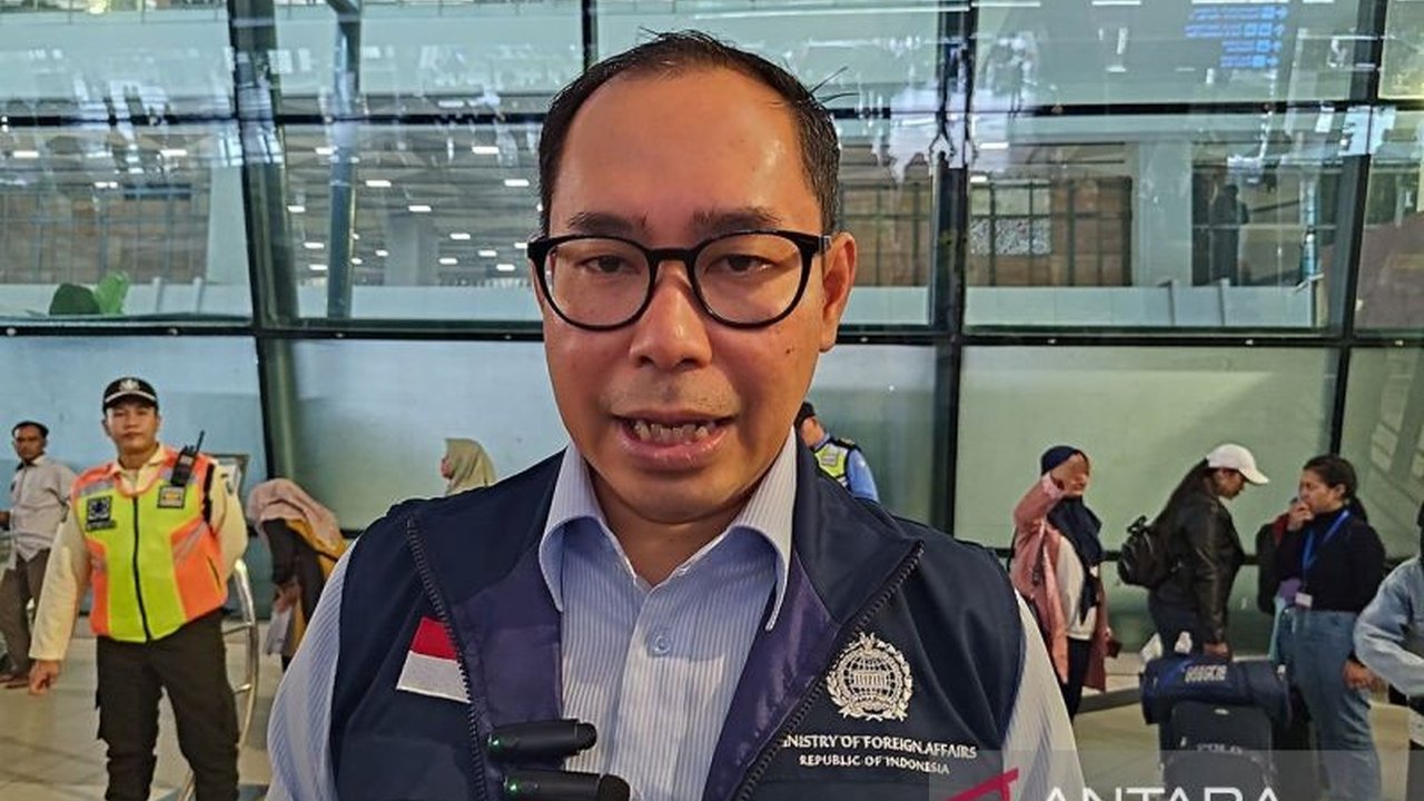 Kementerian Luar Negeri RI tengah mengupayakan pemulangan sembilan kru WNI Mozambik yang tertahan di kapal tanker Gas Falcon. Apa penyebab mereka tak bisa pulang?