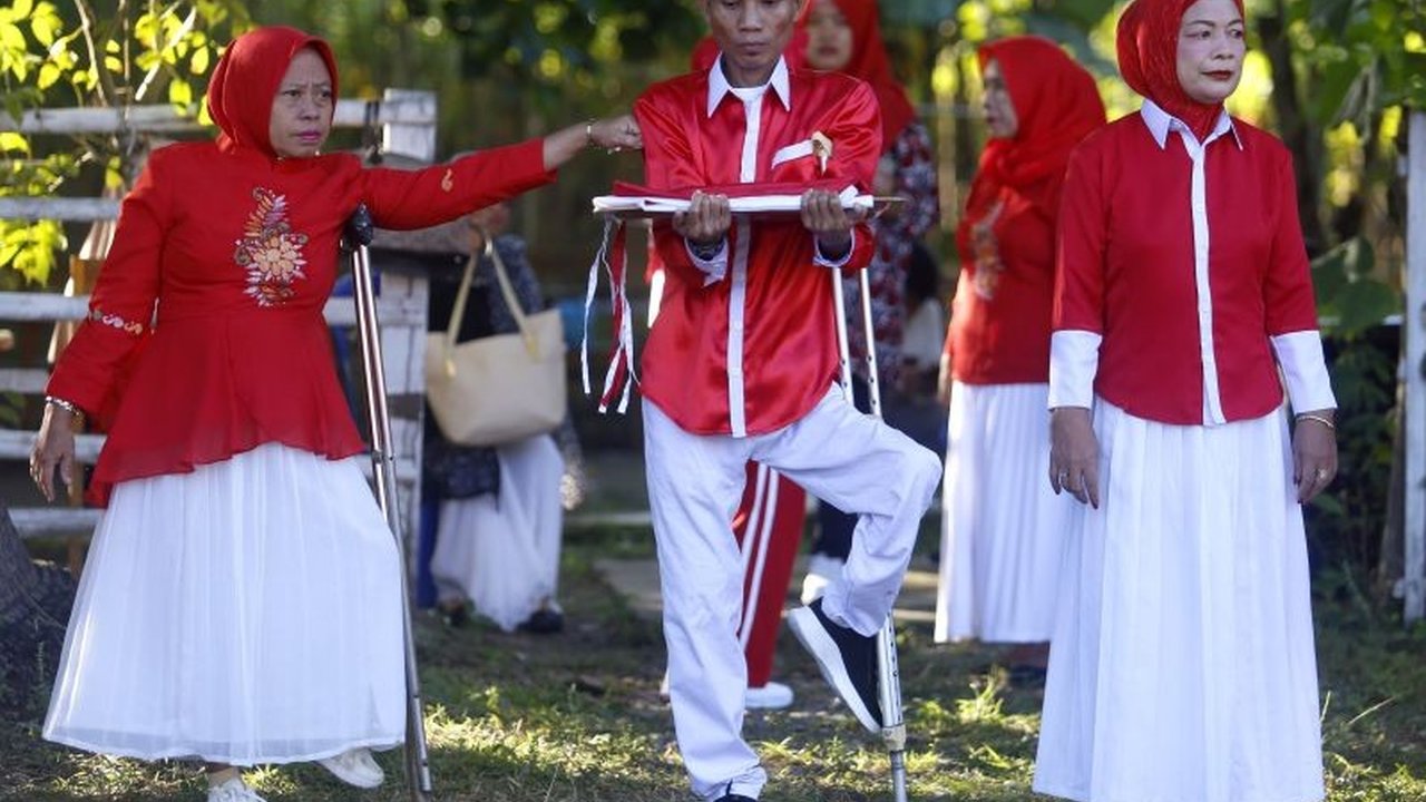 Ratusan lansia dan disabilitas di Gorontalo merayakan HUT ke-80 RI dengan upacara dan lomba, menegaskan semangat kesetaraan dalam Perayaan Kemerdekaan Gorontalo. Bagaimana mereka berpartisipasi aktif?