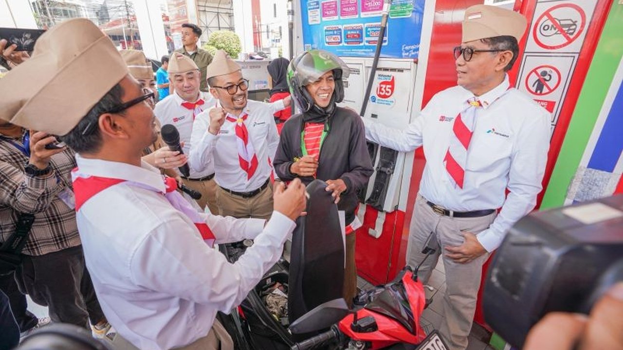 Pertamina Patra Niaga Kemerdekaan: Merayakan HUT RI Ke-80, Pertamina Patra Niaga berbagi kebahagiaan dan apresiasi kepada masyarakat di berbagai SPBU seluruh Indonesia.