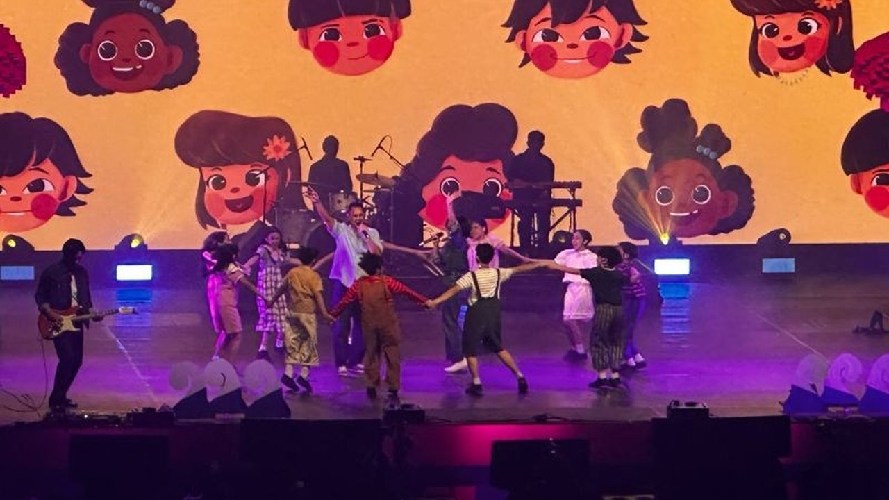 Konser JUMBO sukses digelar, menampilkan Maliq & D'essentials, BCL, hingga Ariel Noah. Pertunjukan musik dan cerita ini menyuguhkan pesan moral inspiratif.
