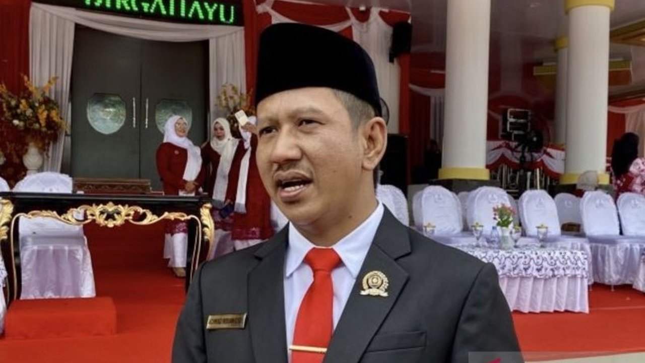 Ketua DPRD Tapin menegaskan posisi Bendera Merah Putih harus selalu di atas bendera lainnya, termasuk bendera One Piece. Apa makna di balik penegasan ini?