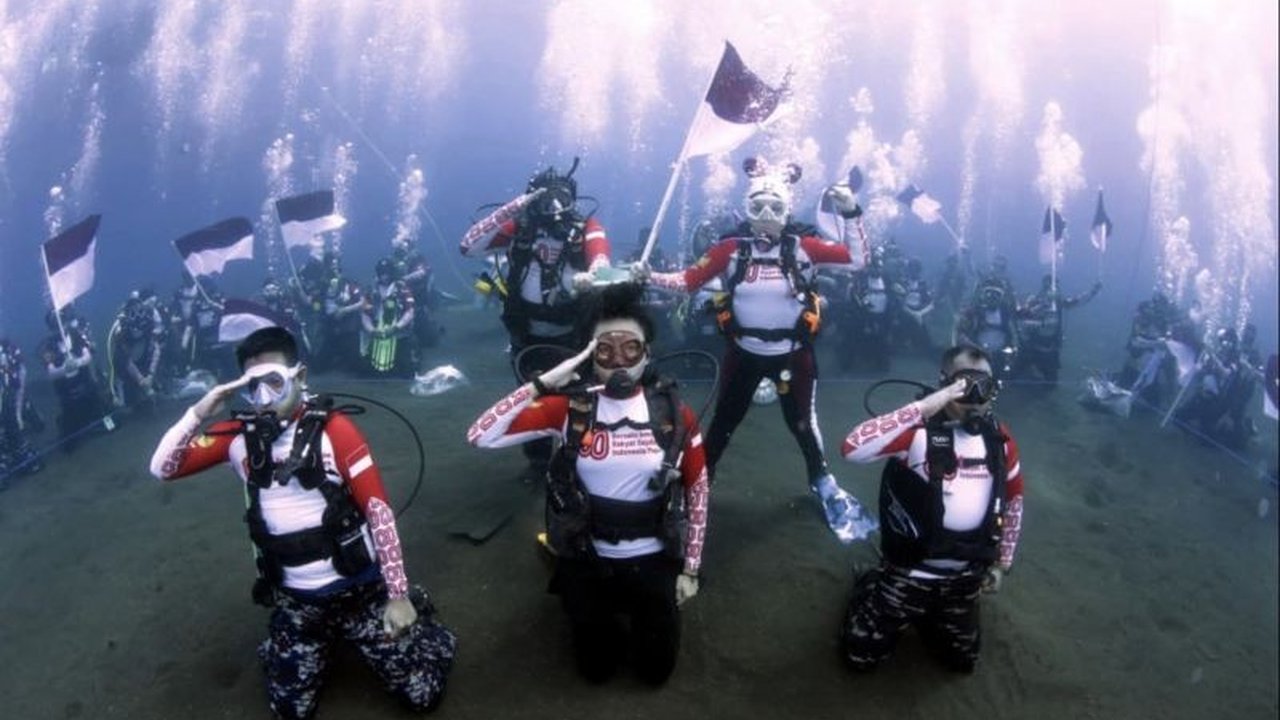 Peringatan HUT RI ke-80 di Maluku Utara diwarnai aksi spektakuler pengibaran bendera bawah laut oleh 120 penyelam, menjadikannya daya tarik wisata bahari.