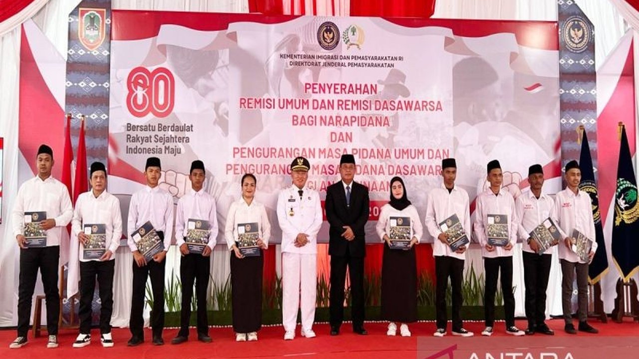 Pada momen HUT ke-80 RI, 74 WBP di Kalimantan Selatan langsung bebas berkat remisi. Total 6.807 WBP Kalsel menerima remisi. Apa saja jenis remisinya?