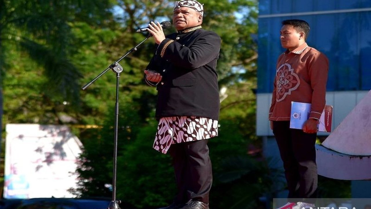 Rektor UNG Prof. Eduart Wolok menegaskan peran perguruan tinggi dalam mengisi kemerdekaan, terutama mempersiapkan generasi muda menuju Indonesia Emas 2045. Simak urgensinya!