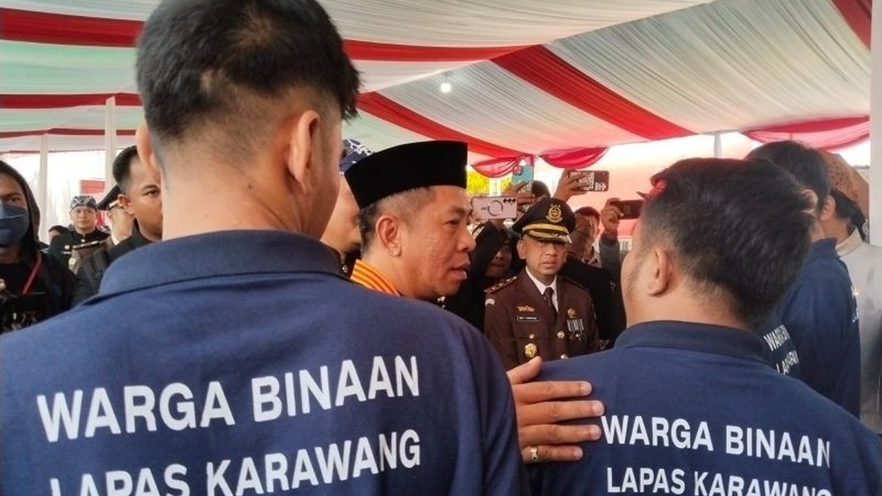 Sebanyak 27 warga binaan Lapas Karawang langsung menghirup udara bebas setelah mendapatkan remisi pada momen HUT ke-80 Kemerdekaan RI. Simak detail lengkapnya!