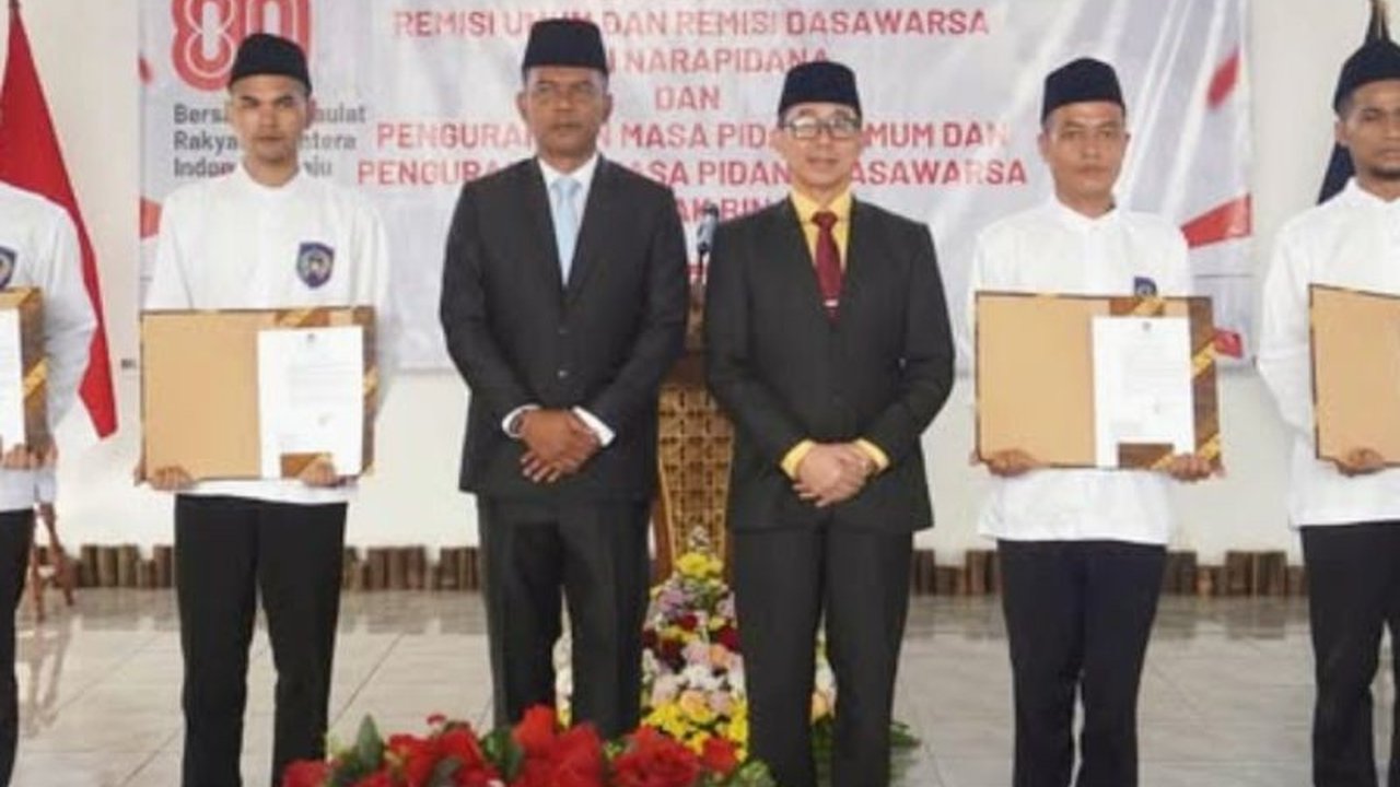 Momen HUT ke-80 RI, ratusan narapidana Lapas Subang peroleh remisi, termasuk belasan yang langsung bebas. Simak detail pengurangan masa pidana di sini!